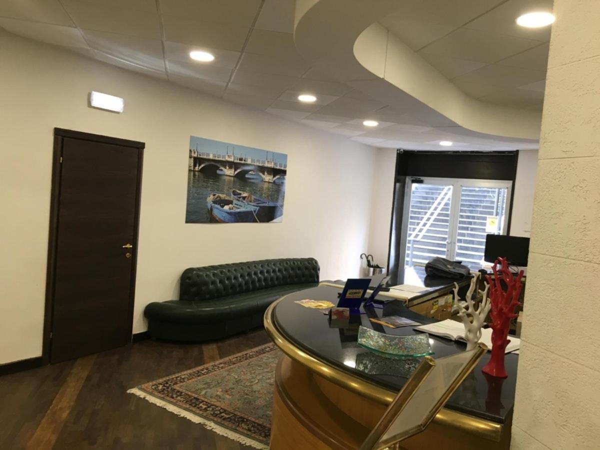 Hotel Virgilio Taranto Esterno foto