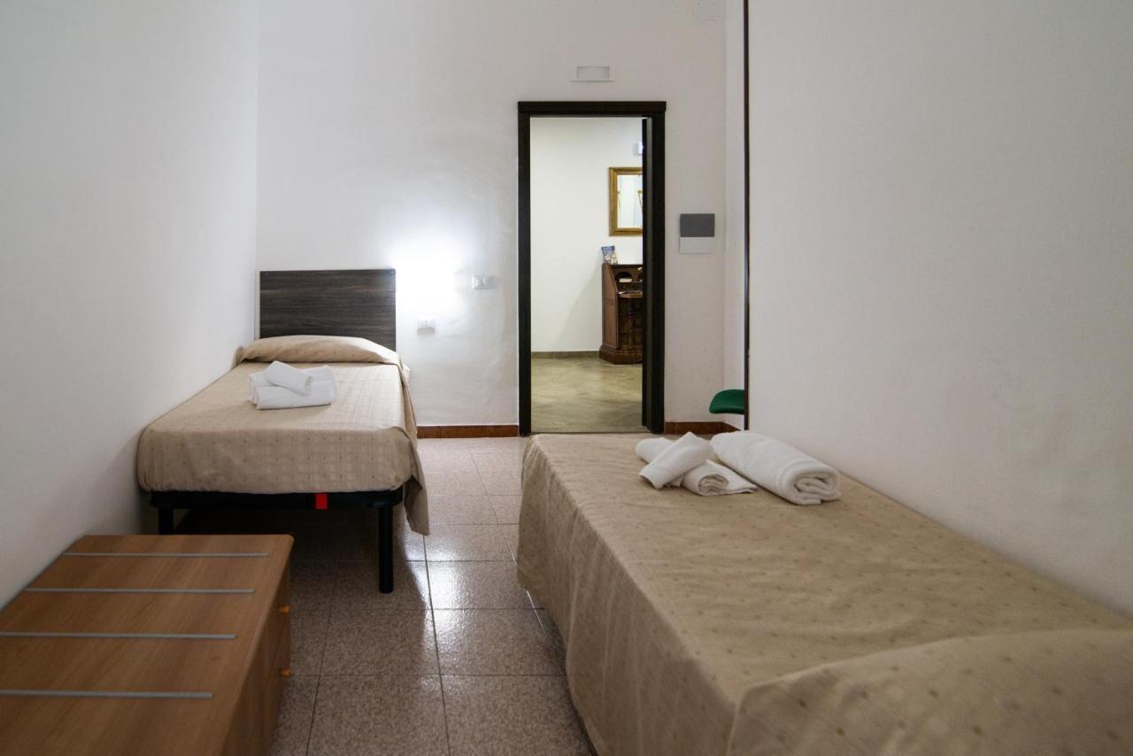 Hotel Virgilio Taranto Esterno foto