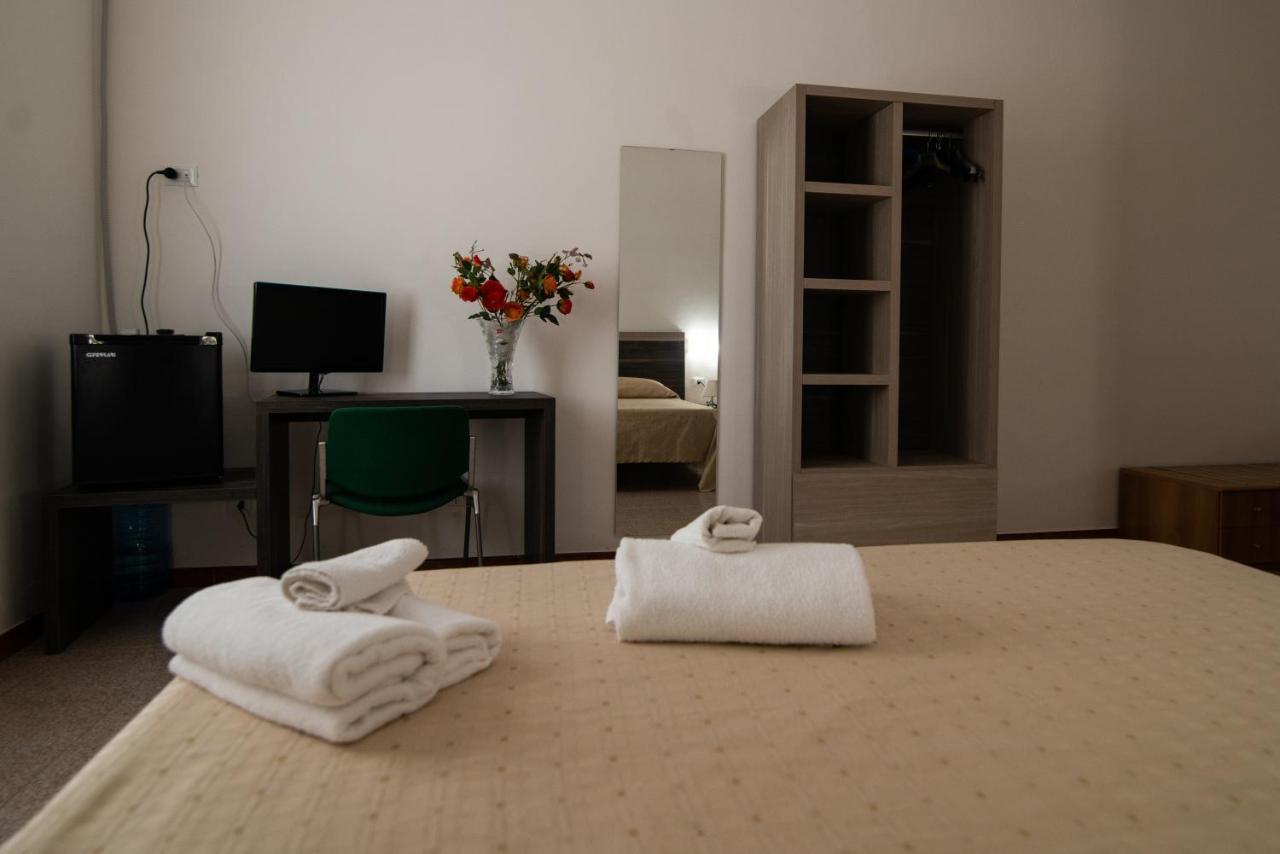 Hotel Virgilio Taranto Esterno foto