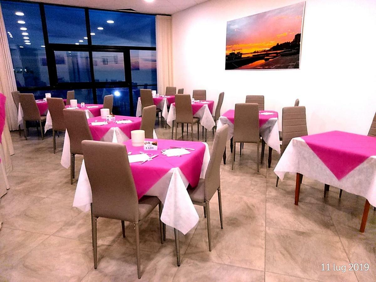 Hotel Virgilio Taranto Esterno foto