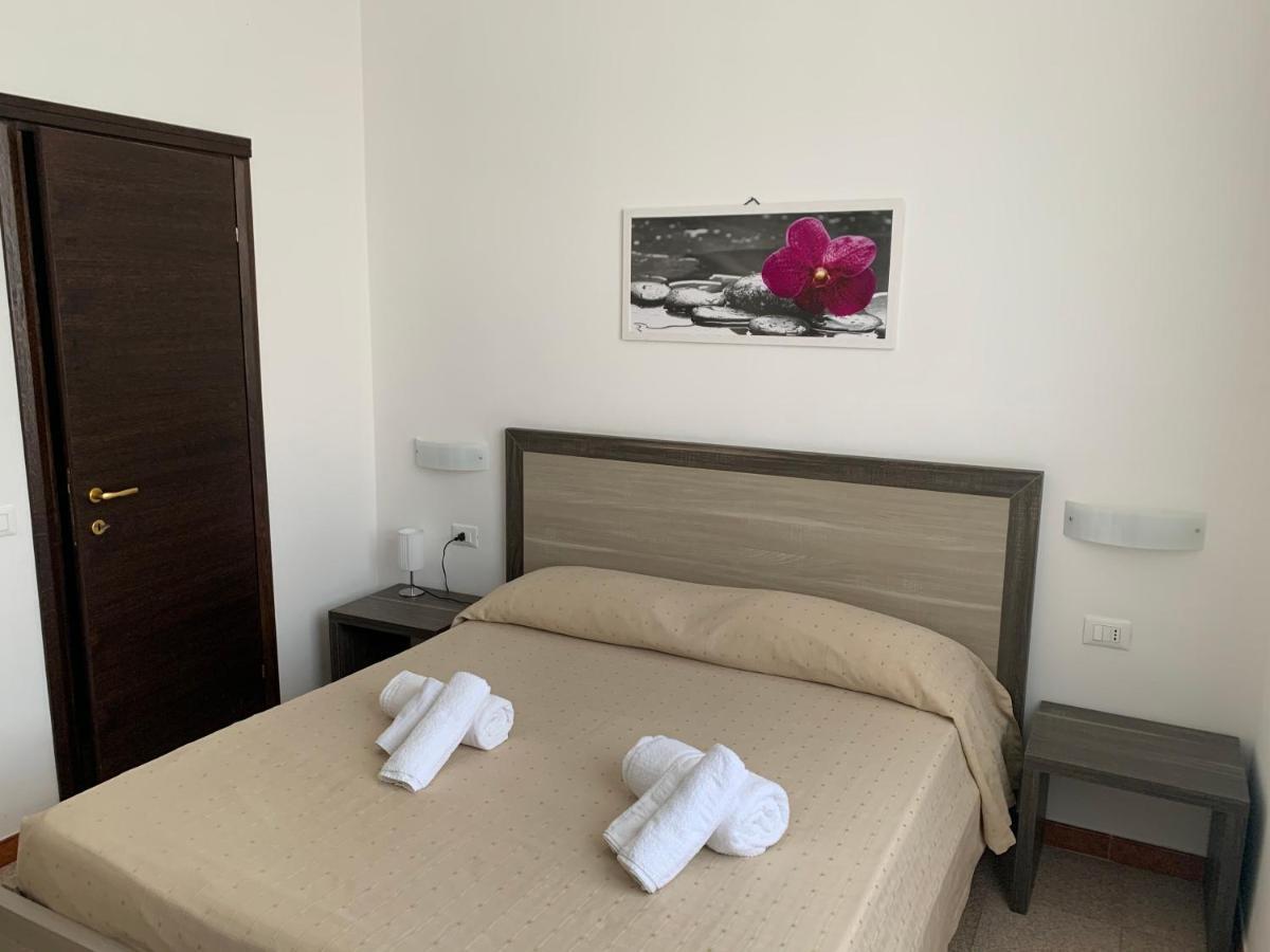 Hotel Virgilio Taranto Esterno foto