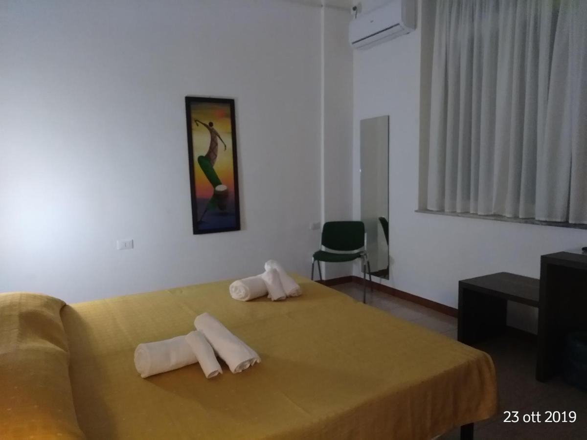 Hotel Virgilio Taranto Esterno foto